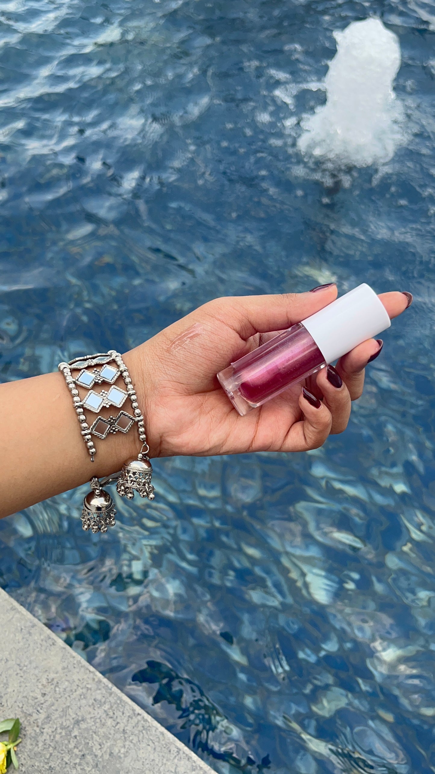 Anti-pigmentation lip oil: Shanaya | jelly tinted lip oil